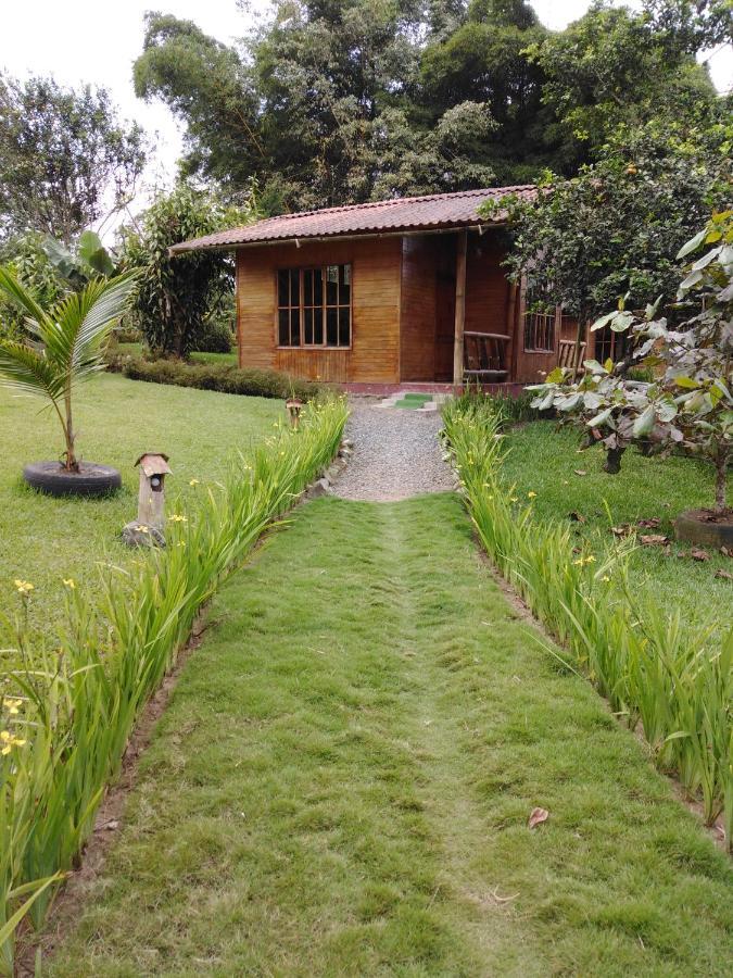 Estancia La Colina Santo Domingo de los Colorados Exterior foto