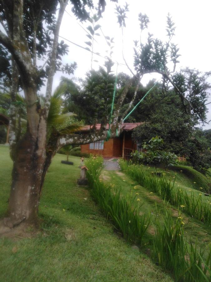 Estancia La Colina Santo Domingo de los Colorados Exterior foto