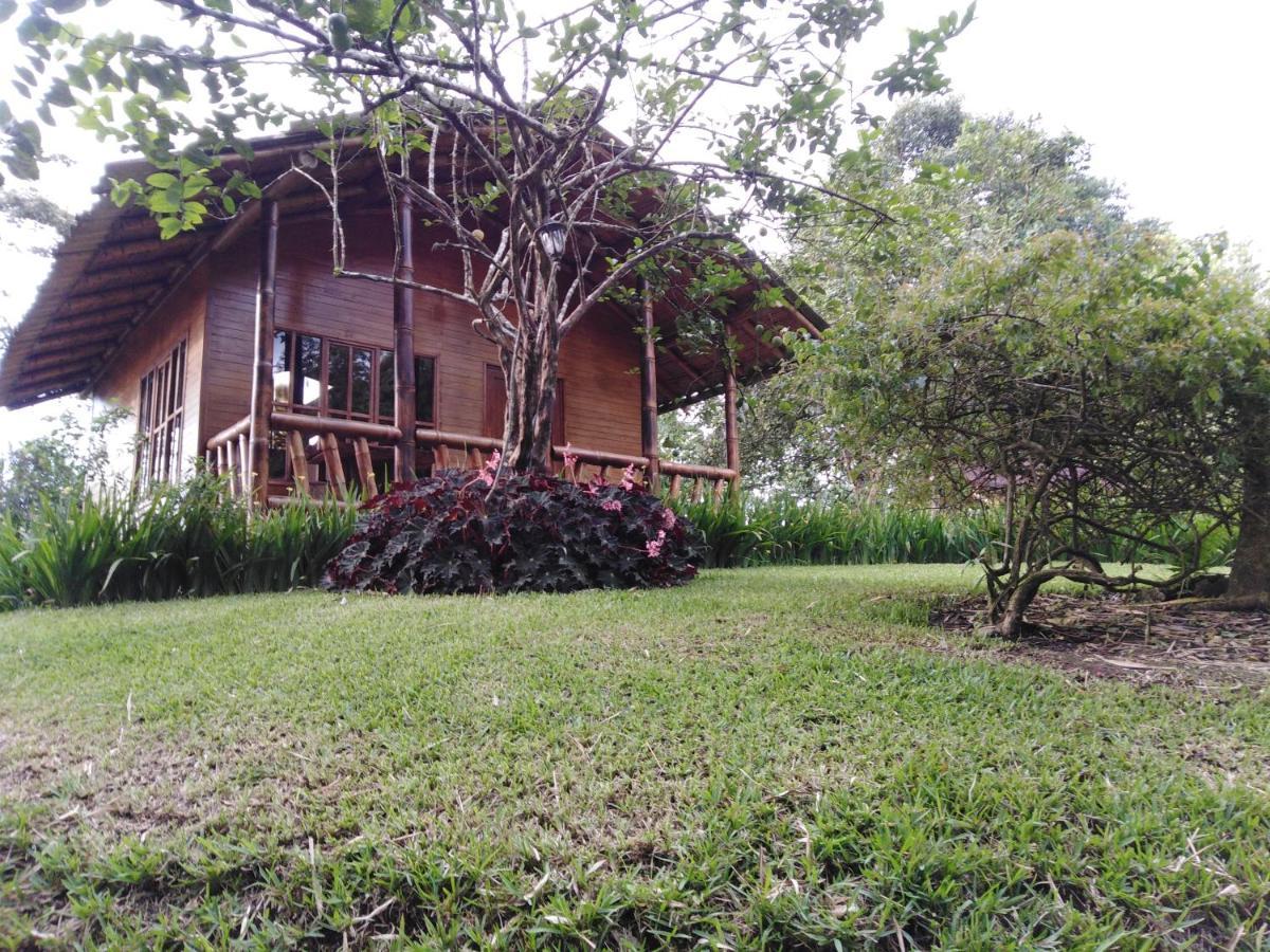 Estancia La Colina Santo Domingo de los Colorados Exterior foto